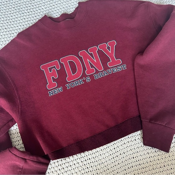 FDNY New York’s Bravest Cropped New York Fire Department Graphic Print Logo XXL - Picture 1 of 7